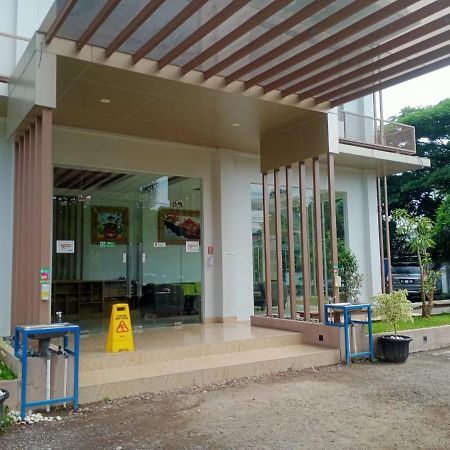 Oyo 90102 Edotel Hotel By Dbest Hospitality Bandung Exterior photo