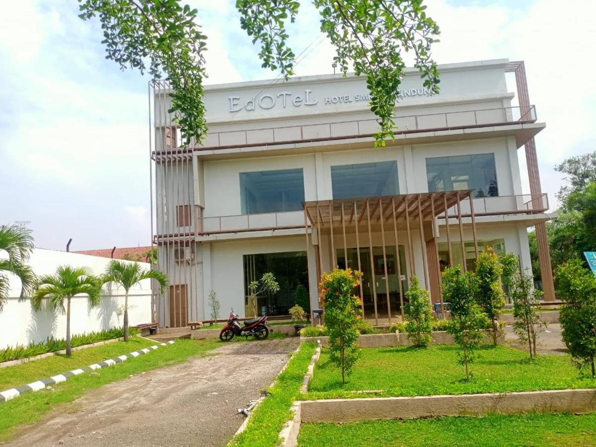 Oyo 90102 Edotel Hotel By Dbest Hospitality Bandung Exterior photo