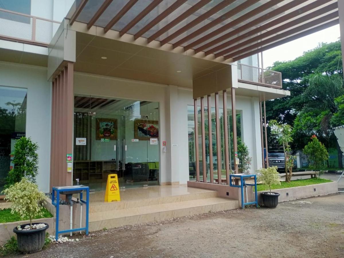 Oyo 90102 Edotel Hotel By Dbest Hospitality Bandung Exterior photo