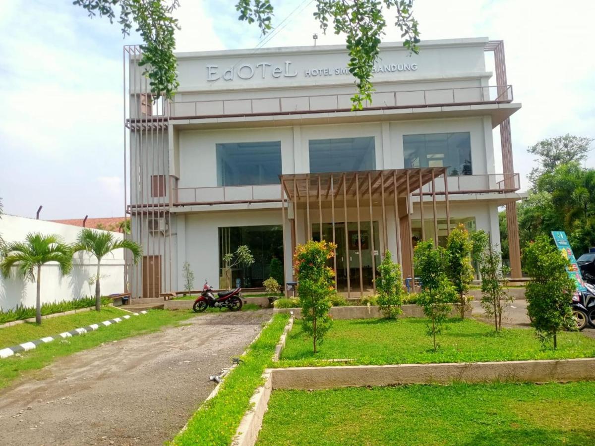 Oyo 90102 Edotel Hotel By Dbest Hospitality Bandung Exterior photo