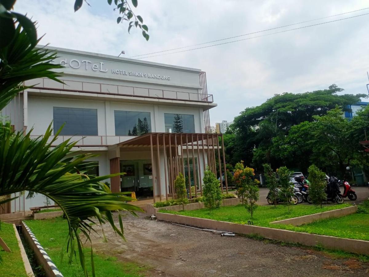 Oyo 90102 Edotel Hotel By Dbest Hospitality Bandung Exterior photo