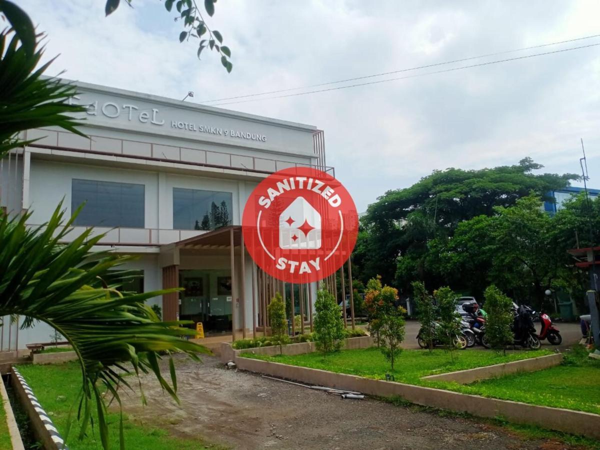 Oyo 90102 Edotel Hotel By Dbest Hospitality Bandung Exterior photo