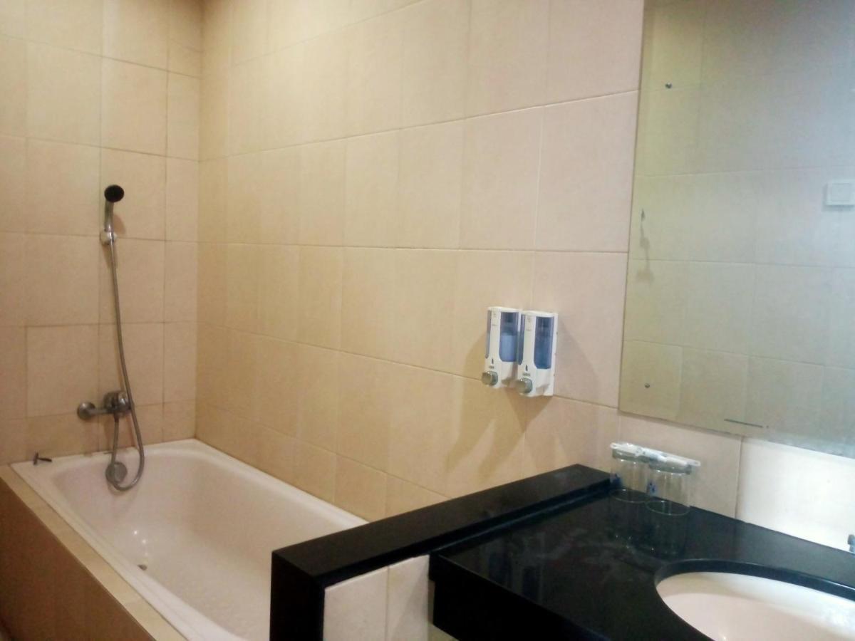 Oyo 90102 Edotel Hotel By Dbest Hospitality Bandung Exterior photo